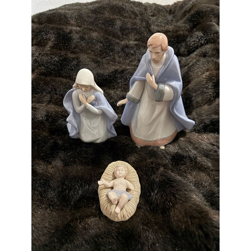 Cosmos Gifts Christmas Nativity Ceramic Figurine 8in Set of 3 Jesus Mary Joseph
